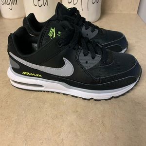Nike Air Max boys size 2.5Y